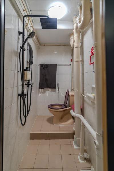 44 Bendemeer Road, 44 Bendemeer Road, Balestier / Toa Payoh, 2 Bedrooms, 678 sqft, HDB Flat For Sale, by Muhammad Rifqi, 500275871 - Bathroom - PropertyGuru.com.sg