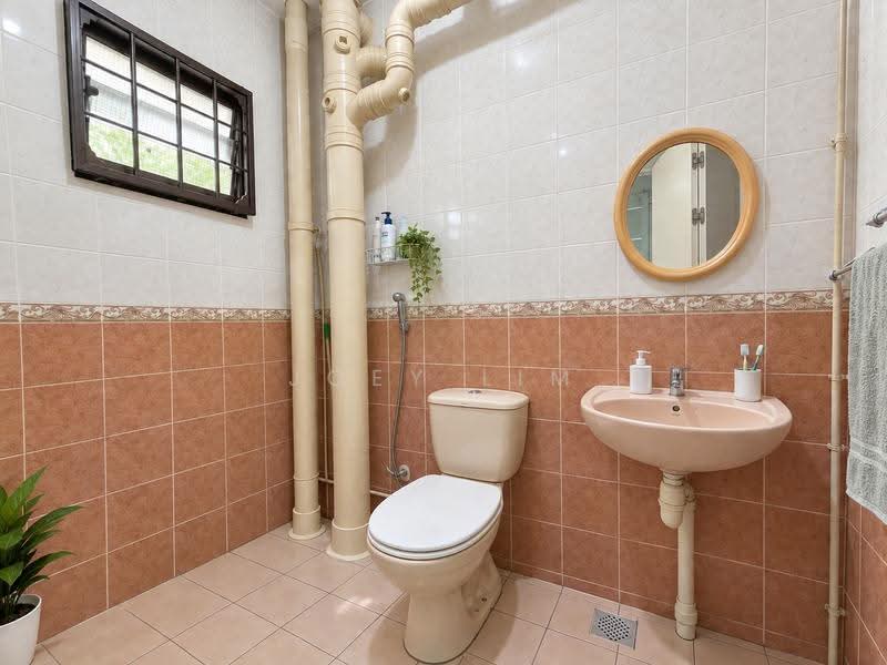 181 Yung Sheng Road, 181 Yung Sheng Road, Boon Lay / Jurong / Tuas, 3 Bedrooms, 969 sqft, HDB Flat For Sale, by Joey Lim, 500275875 - Bathroom - PropertyGuru.com.sg