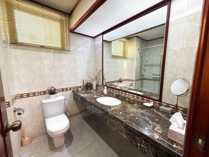 Costa Rhu, 1 Rhu Cross, East Coast / Marine Parade, 2 Bedrooms, 1,399 sqft, Condominium For Sale, by Novell Tan, 500275876 - Bathroom - PropertyGuru.com.sg