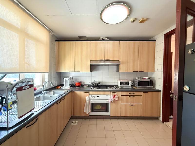 Costa Rhu, 1 Rhu Cross, East Coast / Marine Parade, 2 Bedrooms, 1,399 sqft, Condominium For Sale, by Novell Tan, 500275876 - Kitchen - PropertyGuru.com.sg