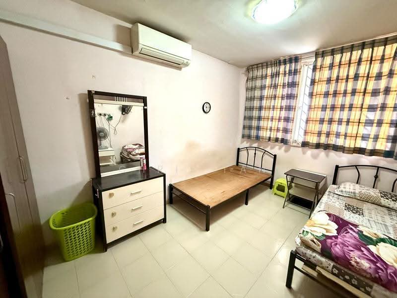204 Serangoon Central, 204 Serangoon Central, Hougang / Punggol / Sengkang, 2 Bedrooms, 689 sqft, HDB Flat For Rent, by Chris Tan, 500275879 - Bedroom - PropertyGuru.com.sg