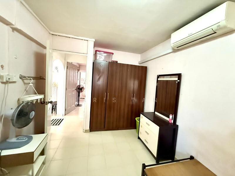 204 Serangoon Central, 204 Serangoon Central, Hougang / Punggol / Sengkang, 2 Bedrooms, 689 sqft, HDB Flat For Rent, by Chris Tan, 500275879 - Bedroom - PropertyGuru.com.sg