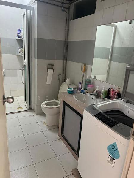 Ridgewood Condominium, 1 Ridgewood Close, Tanglin / Holland / Bukit Timah, Room Rental, 333 sqft, Condominium For Rent, by Rell Cai, 500275897 - Bathroom - PropertyGuru.com.sg