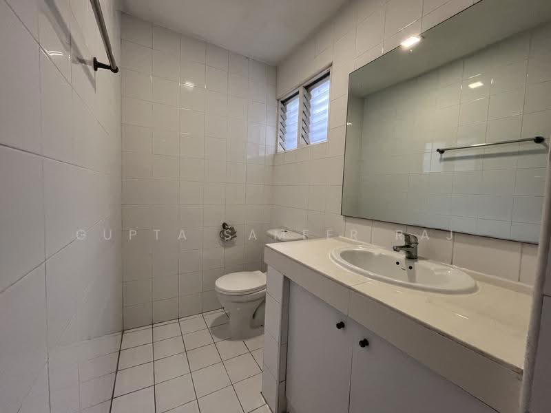 Point Loma, 30 Shelford Road, Newton / Novena, 3 Bedrooms, 3,057 sqft, Apartment For Rent, by Gupta Sameer Raj, 500275911 - Bathroom - PropertyGuru.com.sg