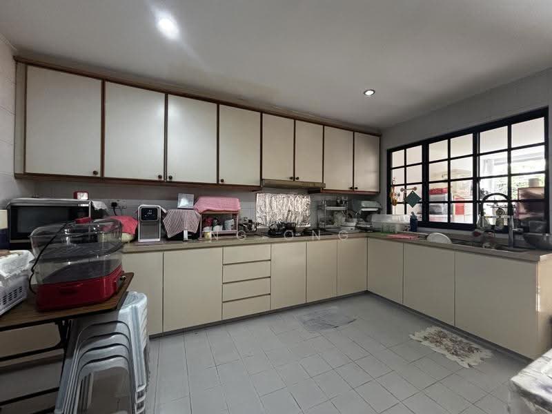 Yunnan Gardens, Yunnan Walk 1, Boon Lay / Jurong / Tuas, Room Rental, 150 sqft, Terraced House For Rent, by Eng Ong, 500275943 - Kitchen - PropertyGuru.com.sg