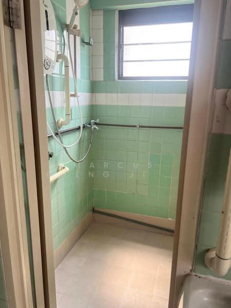 110 Lorong 1 Toa Payoh, 110 Lorong 1 Toa Payoh, Balestier / Toa Payoh, 2 Bedrooms, 700 sqft, HDB Flat For Sale, by Marcus Cheng Jia Jun, 500275956 - Bathroom - PropertyGuru.com.sg