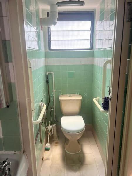 110 Lorong 1 Toa Payoh, 110 Lorong 1 Toa Payoh, Balestier / Toa Payoh, 2 Bedrooms, 700 sqft, HDB Flat For Sale, by Marcus Cheng Jia Jun, 500275956 - Bathroom - PropertyGuru.com.sg