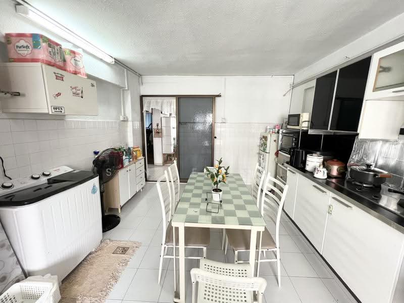 412 Pandan Gardens, 412 Pandan Gardens, Boon Lay / Jurong / Tuas, 2 Bedrooms, 775 sqft, HDB Flat For Sale, by Sani Faisal, 500275957 - Kitchen - PropertyGuru.com.sg