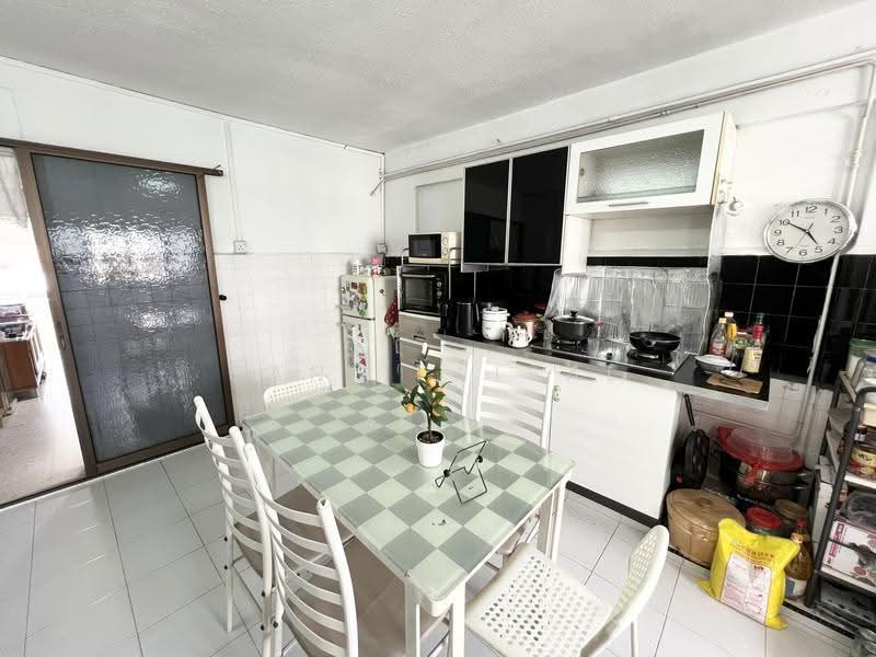 412 Pandan Gardens, 412 Pandan Gardens, Boon Lay / Jurong / Tuas, 2 Bedrooms, 775 sqft, HDB Flat For Sale, by Sani Faisal, 500275957 - Kitchen - PropertyGuru.com.sg