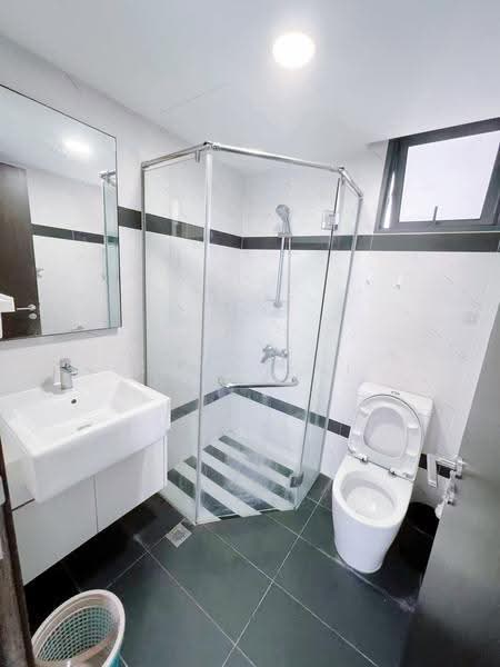 Symphony Suites, 1 Yishun Close, Sembawang / Yishun, 2 Bedrooms, 689 sqft, Condominium For Sale, by Sarah Ni, 500275976 - Bathroom - PropertyGuru.com.sg