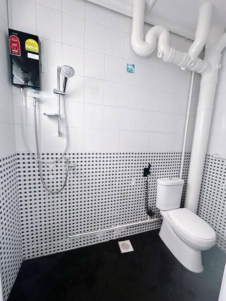 112 Pasir Ris Street 11, 112 Pasir Ris Street 11, Pasir Ris / Tampines, Room Rental, 150 sqft, HDB Flat For Rent, by Xie TingTing (Emily), 500275979 - Bathroom - PropertyGuru.com.sg