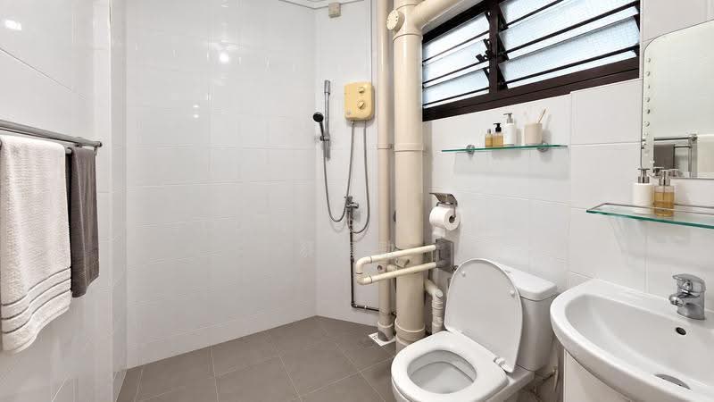 310 Jurong East Street 32, 310 Jurong East Street 32, Boon Lay / Jurong / Tuas, 3 Bedrooms, 1,130 sqft, HDB Flat For Sale, by Joanne Chua  蔡蕙励, 500275997 - Bathroom - PropertyGuru.com.sg
