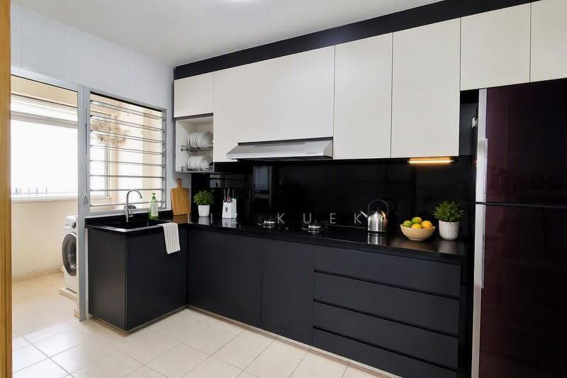 211A Compassvale Lane, 211A Compassvale Lane, Hougang / Punggol / Sengkang, 3 Bedrooms, 1,001 sqft, HDB Flat For Sale, by Liz Kuek, 500275998 - Kitchen - PropertyGuru.com.sg