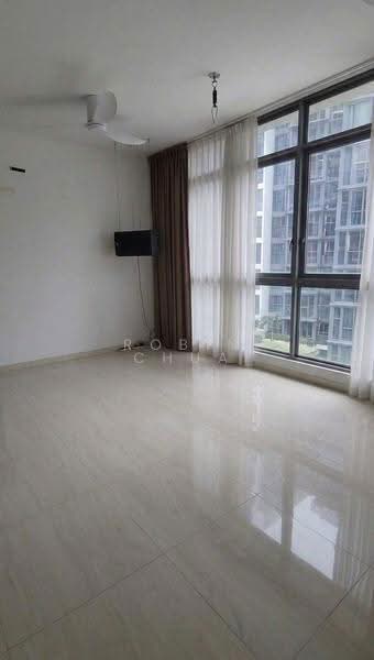 Symphony Suites, 17 Yishun Close, Sembawang / Yishun, 2 Bedrooms, 678 sqft, Condominium For Sale, by Robin Chua, 500276002 - Living Room - PropertyGuru.com.sg