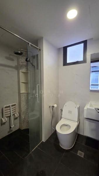 Symphony Suites, 17 Yishun Close, Sembawang / Yishun, 2 Bedrooms, 678 sqft, Condominium For Sale, by Robin Chua, 500276002 - Bathroom - PropertyGuru.com.sg