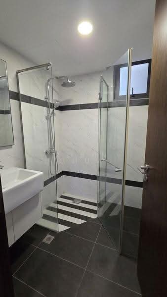 Symphony Suites, 17 Yishun Close, Sembawang / Yishun, 2 Bedrooms, 678 sqft, Condominium For Sale, by Robin Chua, 500276002 - Bathroom - PropertyGuru.com.sg