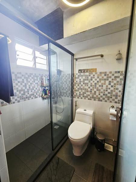 390 Bukit Batok West Avenue 5, 390 Bukit Batok West Avenue 5, Dairy Farm / Bukit Panjang / Choa Chu Kang, 3 Bedrooms, 1,270 sqft, HDB Flat For Rent, by Ng Jonathan, 500276009 - Bathroom - PropertyGuru.com.sg
