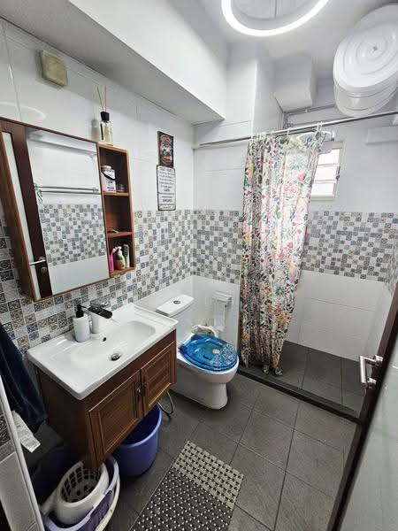 390 Bukit Batok West Avenue 5, 390 Bukit Batok West Avenue 5, Dairy Farm / Bukit Panjang / Choa Chu Kang, 3 Bedrooms, 1,270 sqft, HDB Flat For Rent, by Ng Jonathan, 500276009 - Bathroom - PropertyGuru.com.sg