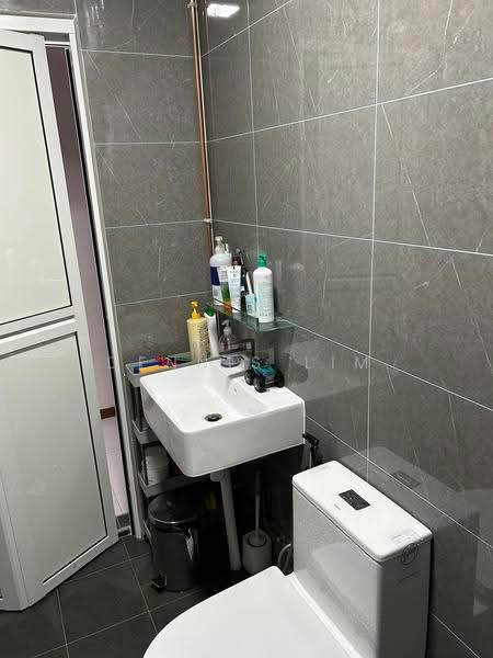 510 Serangoon North Avenue 4, 510 Serangoon North Avenue 4, Hougang / Punggol / Sengkang, Room Rental, 100 sqft, HDB Flat For Rent, by Dennis Lim, 500276013 - Bathroom - PropertyGuru.com.sg