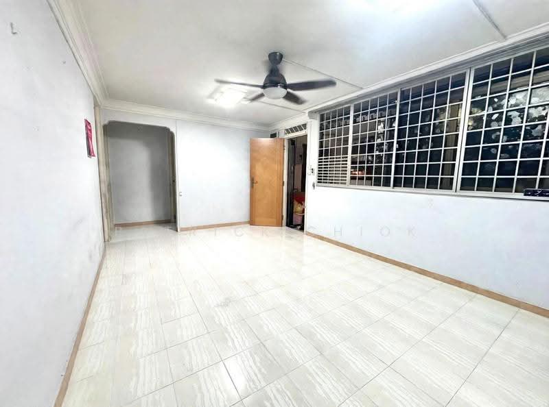 124 Bedok Reservoir Road, 124 Bedok Reservoir Road, Bedok / Upper East Coast, 3 Bedrooms, 904 sqft, HDB Flat For Sale, by Patrick Chiok, 500276015 - Living Room - PropertyGuru.com.sg