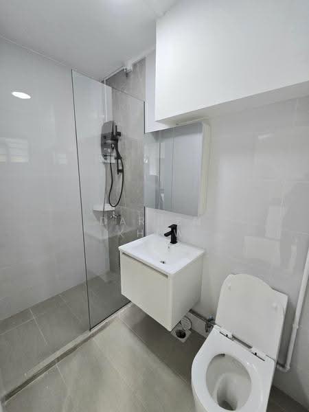 348 Kang Ching Road, 348 Kang Ching Road, Boon Lay / Jurong / Tuas, 2 Bedrooms, 645 sqft, HDB Flat For Rent, by Darren Khew, 500276017 - Bathroom - PropertyGuru.com.sg