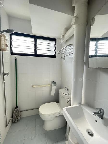 180 Ang Mo Kio Avenue 5, 180 Ang Mo Kio Avenue 5, Ang Mo Kio / Bishan / Thomson, 2 Bedrooms, 732 sqft, HDB Flat For Sale, by Elena Pang, 500276024 - Bathroom - PropertyGuru.com.sg