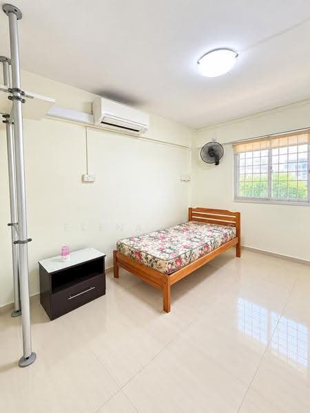 180 Ang Mo Kio Avenue 5, 180 Ang Mo Kio Avenue 5, Ang Mo Kio / Bishan / Thomson, 2 Bedrooms, 732 sqft, HDB Flat For Sale, by Elena Pang, 500276024 - Bedroom - PropertyGuru.com.sg