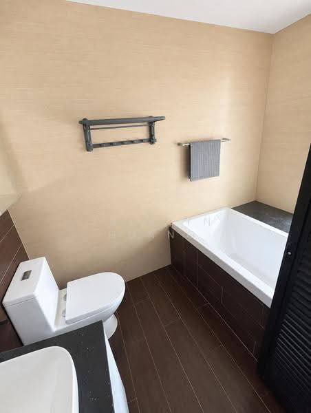 Bluwaters, 195B Jalan Loyang Besar, Changi Airport / Changi Village, 2 Bedrooms, 818 sqft, Apartment For Rent, by Jacklyn Huang, 500276035 - Bathroom - PropertyGuru.com.sg