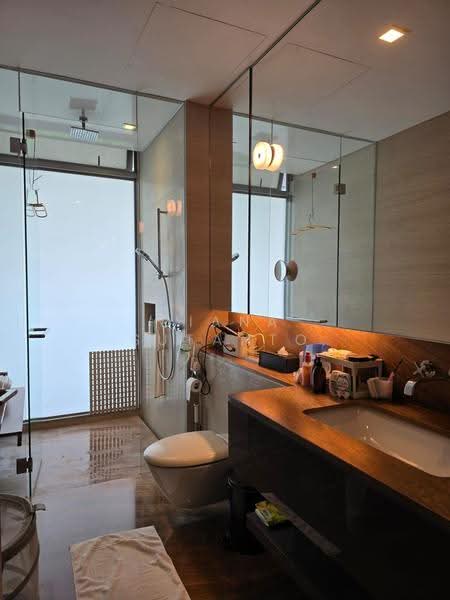 Hilltops, 99 Cairnhill Circle, Orchard / River Valley, 3 Bedrooms, 1,593 sqft, Condominium For Sale, by Diana Sutanto, 500276053 - Master bathroom - PropertyGuru.com.sg