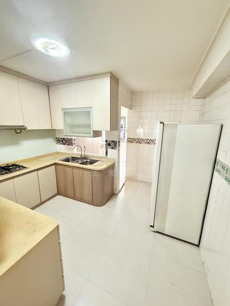 706 Pasir Ris Drive 10, 706 Pasir Ris Drive 10, Pasir Ris / Tampines, 3 Bedrooms, 1,335 sqft, HDB Flat For Sale, by Zan Sim (沈瓒延), 500276058 - Kitchen - PropertyGuru.com.sg