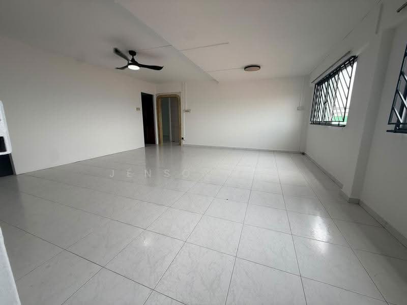 253 Yishun Ring Road, 253 Yishun Ring Road, Sembawang / Yishun, 3 Bedrooms, 1,119 sqft, HDB Flat For Sale, by Jenson Ang, 500276073 - Living Room - PropertyGuru.com.sg
