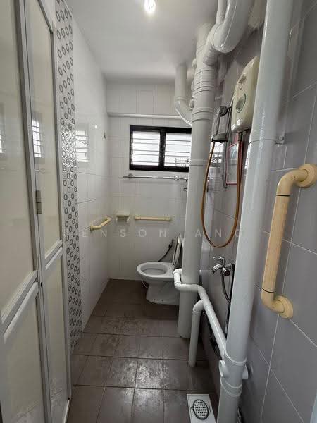 253 Yishun Ring Road, 253 Yishun Ring Road, Sembawang / Yishun, 3 Bedrooms, 1,119 sqft, HDB Flat For Sale, by Jenson Ang, 500276073 - Bathroom - PropertyGuru.com.sg