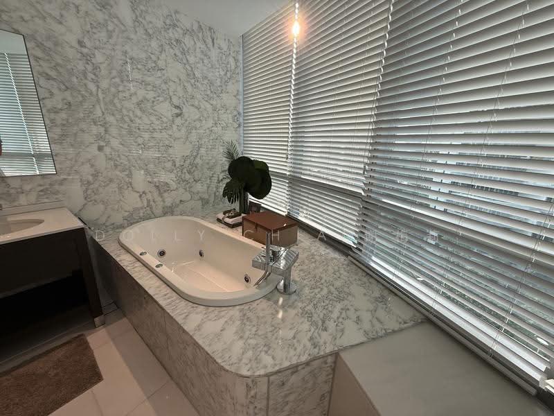 Cliveden at Grange, 100 Grange Road, Tanglin / Holland / Bukit Timah, 3 Bedrooms, 2,153 sqft, Condominium For Sale, by Dolly Chia 谢梅莉, 500276078 - Bathroom - PropertyGuru.com.sg