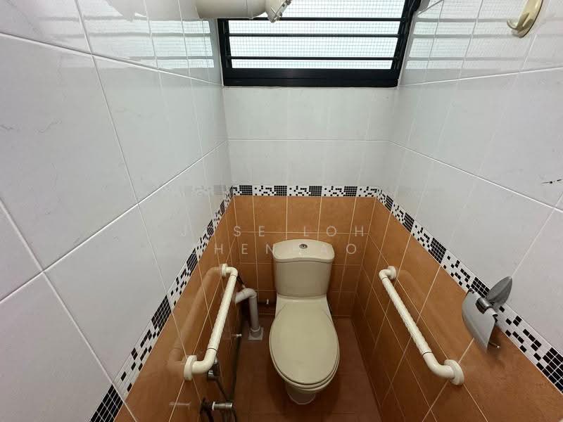 25 Eunos Crescent, 25 Eunos Crescent, Eunos / Geylang / Paya Lebar, 2 Bedrooms, 753 sqft, HDB Flat For Sale, by Jose Loh Zhenhao, 500276094 - Bathroom - PropertyGuru.com.sg