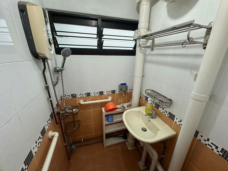 25 Eunos Crescent, 25 Eunos Crescent, Eunos / Geylang / Paya Lebar, 2 Bedrooms, 753 sqft, HDB Flat For Sale, by Jose Loh Zhenhao, 500276094 - Bathroom - PropertyGuru.com.sg