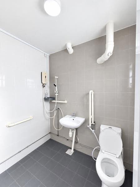 343 Bukit Batok Street 34, 343 Bukit Batok Street 34, Dairy Farm / Bukit Panjang / Choa Chu Kang, 3 Bedrooms, 1,108 sqft, HDB Flat For Sale, by DESMOND TOO, 500276111 - Bathroom - PropertyGuru.com.sg