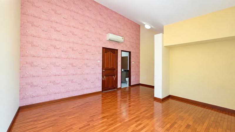 PRICED TO SELL! 99 Year Leasehold 2.5 Storey Landed, Spacious Family Home!, Chuan Drive, Lorong Chuan, Serangoon Garden, Hougang / Punggol / Sengkang, 5 Bedrooms, 3,200 sqft, Terraced House For Sale, by Jeremy Pher, 500276135 - Interior - PropertyGuru.com.sg
