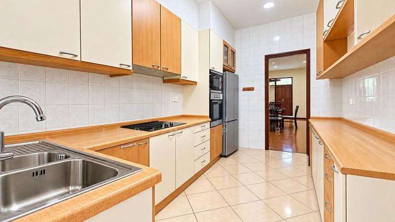 PRICED TO SELL! 99 Year Leasehold 2.5 Storey Landed, Spacious Family Home!, Chuan Drive, Lorong Chuan, Serangoon Garden, Hougang / Punggol / Sengkang, 5 Bedrooms, 3,200 sqft, Terraced House For Sale, by Jeremy Pher, 500276135 - Kitchen - PropertyGuru.com.sg