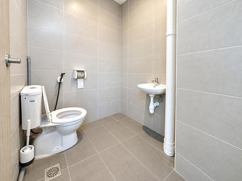 Production Offices / Light Warehouse @ North, Woodland, Admiralty / Woodlands, 649 sqft, Factory / Workshop (B2) For Rent, by Jane Toh, 500276148 - Bathroom - CommercialGuru.com.sg