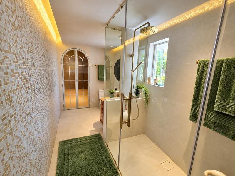 Romantic One Bed Tiong Bahru, Tiong Bahru Road, Alexandra / Commonwealth, 1 Bedroom, 790 sqft, Walk-up Apartment For Rent, by Susan Prior, 500276177 - Bathroom - PropertyGuru.com.sg
