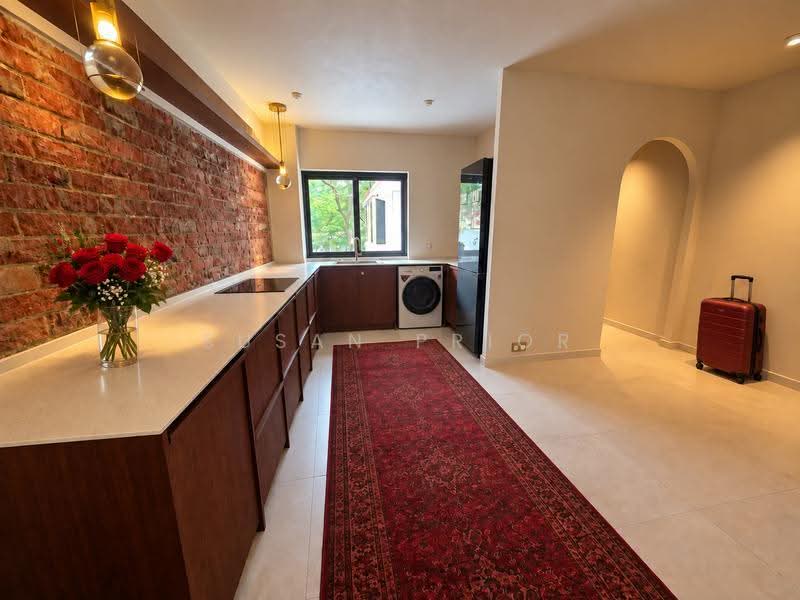 Romantic One Bed Tiong Bahru, Tiong Bahru Road, Alexandra / Commonwealth, 1 Bedroom, 790 sqft, Walk-up Apartment For Rent, by Susan Prior, 500276177 - Kitchen - PropertyGuru.com.sg