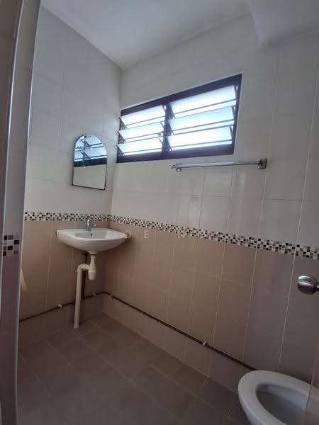 403 Jurong West Street 42, 403 Jurong West Street 42, Boon Lay / Jurong / Tuas, Room Rental, 130 sqft, HDB Flat For Rent, by JOE NG, 500276189 - Bathroom - PropertyGuru.com.sg