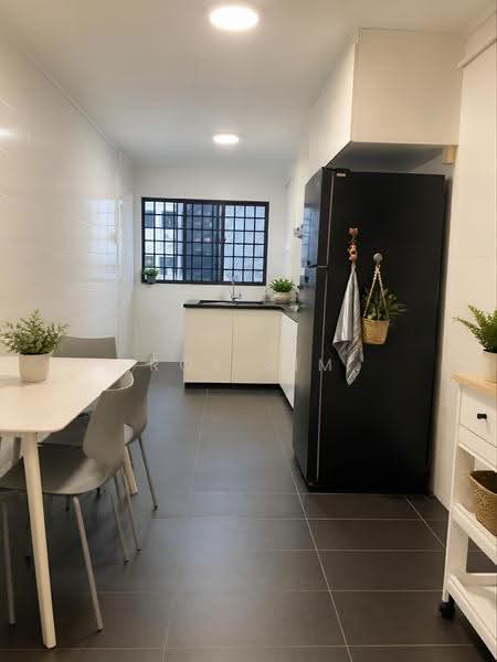 305 Bukit Batok Street 31, 305 Bukit Batok Street 31, Dairy Farm / Bukit Panjang / Choa Chu Kang, 3 Bedrooms, 1,054 sqft, HDB Flat For Rent, by Roy Sim, 500276198 - Kitchen - PropertyGuru.com.sg