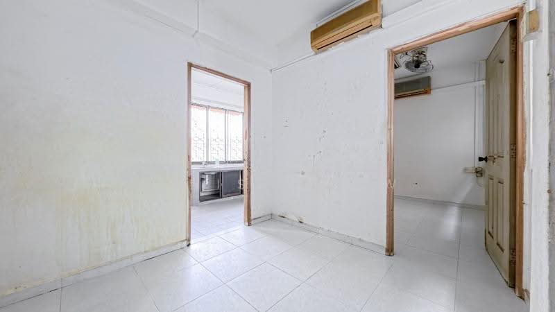 534754, Upper Serangoon Road, Hougang / Punggol / Sengkang, 4 Bedrooms, 1,010 sqft, Walk-up Apartment For Rent, by Denise Seow, 500276200 - Kitchen - PropertyGuru.com.sg