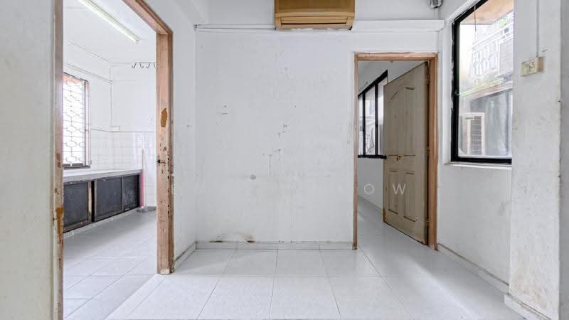 534754, Upper Serangoon Road, Hougang / Punggol / Sengkang, 4 Bedrooms, 1,010 sqft, Walk-up Apartment For Rent, by Denise Seow, 500276200 - Kitchen - PropertyGuru.com.sg