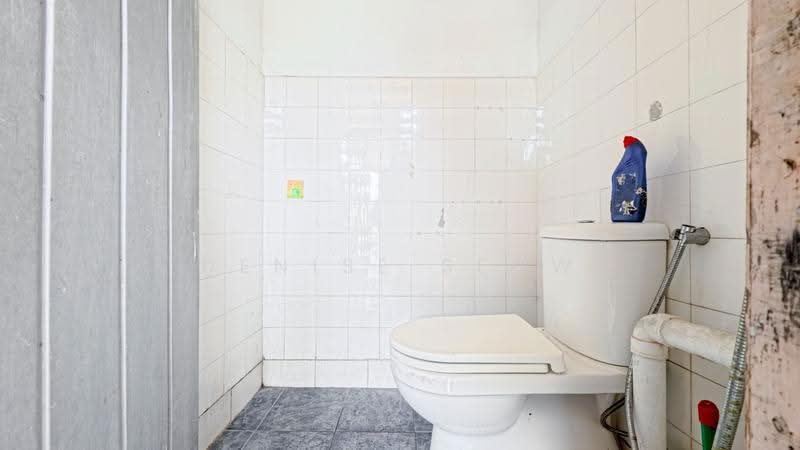 534754, Upper Serangoon Road, Hougang / Punggol / Sengkang, 4 Bedrooms, 1,010 sqft, Walk-up Apartment For Rent, by Denise Seow, 500276200 - Bathroom - PropertyGuru.com.sg