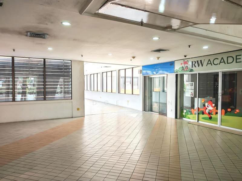 Upper Serangoon Shopping Centre, 756 Upper Serangoon Road, Hougang / Punggol / Sengkang, 220 sqft, Mall Shop For Rent, by Bridget Tan, 500276213 - Corridor - CommercialGuru.com.sg