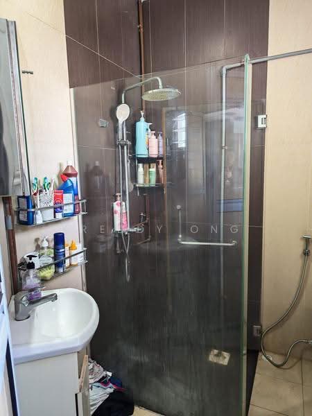 136 Potong Pasir Avenue 3, 136 Potong Pasir Avenue 3, Macpherson / Potong Pasir, 3 Bedrooms, 1,700 sqft, HDB Flat For Sale, by Freddy Ong, 500276219 - Bathroom - PropertyGuru.com.sg