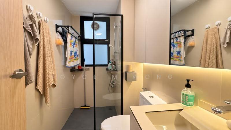 Riverparc Residence, 90 Punggol Drive, Hougang / Punggol / Sengkang, 4 Bedrooms, 1,238 sqft, Condominium For Sale, by Joyce M Wong, 500276225 - Bathroom - PropertyGuru.com.sg