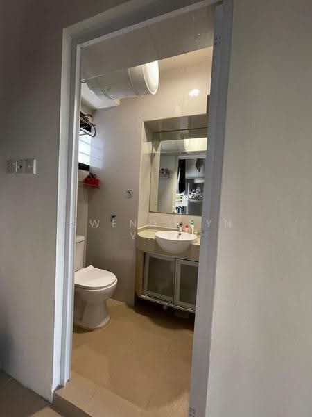16 Cantonment Close, 16 Cantonment Close, Chinatown / Tanjong Pagar, 3 Bedrooms, 969 sqft, HDB Flat For Rent, by Gwendolyn Yap, 500276249 - Bathroom - PropertyGuru.com.sg